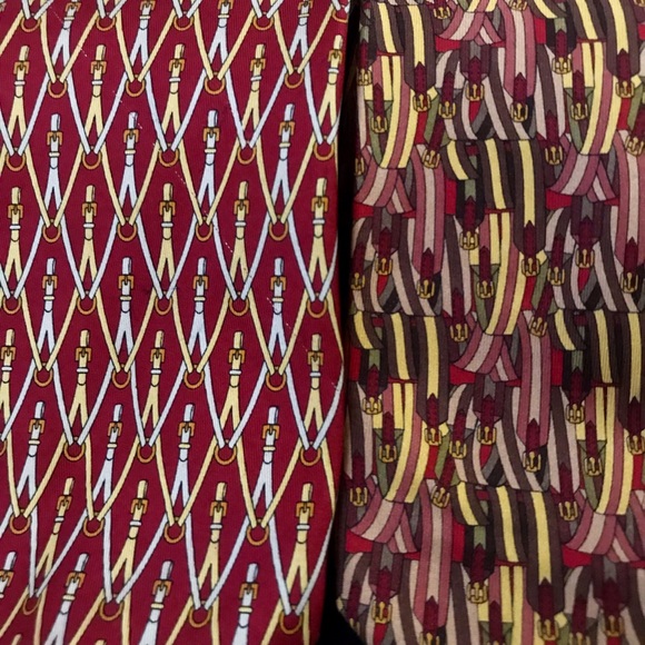 2 Gucci Silk Ties Belt Buckle Print in Red & Gold - Picture 2 of 8